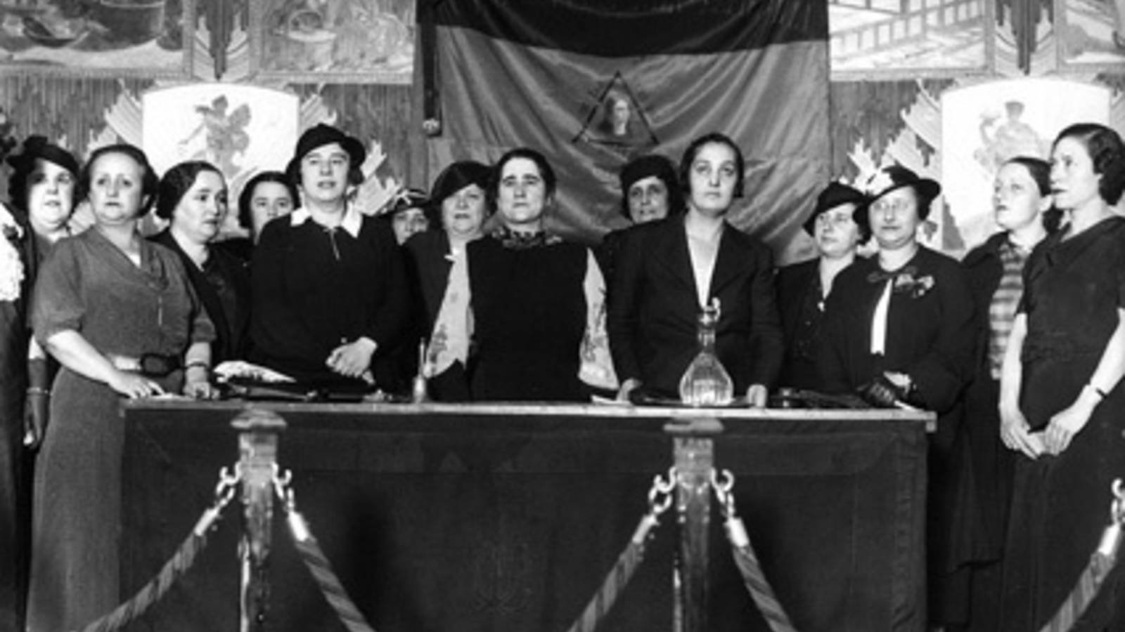 1 octubre clara-campoamor-y-su-discurso-sobre-el-voto-femenino-ante-las-cortes-1931
