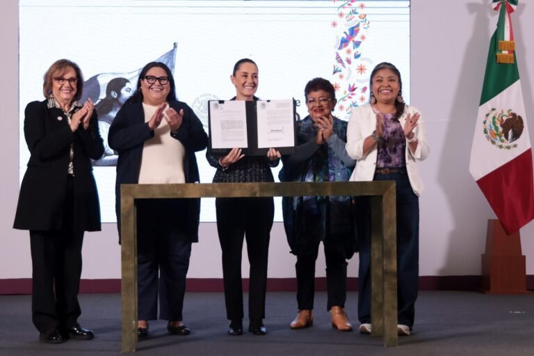 Se firmó decreto para el diario oficial las reformas de género de la presidenta : “Día histórico”