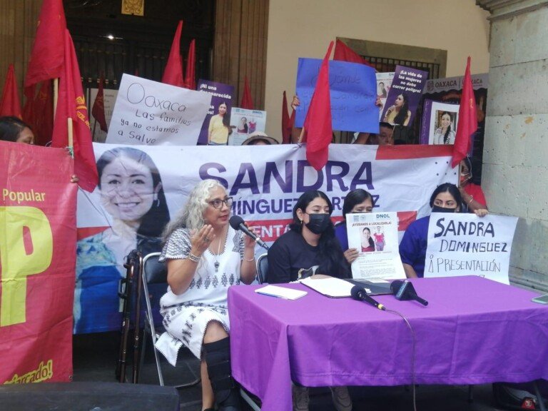 Instalan plantón permanente familia de la defensora Sandra Domínguez