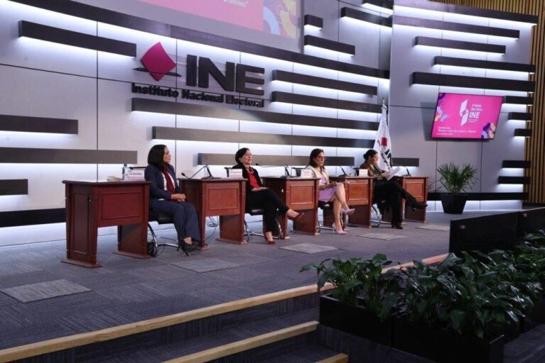 La paridad no es un fin en sí mismo, las mujeres de poder  obligadas a  luchar por los derechos humanos de todas: Conversatorio de en la 3ª. feria del libro INE