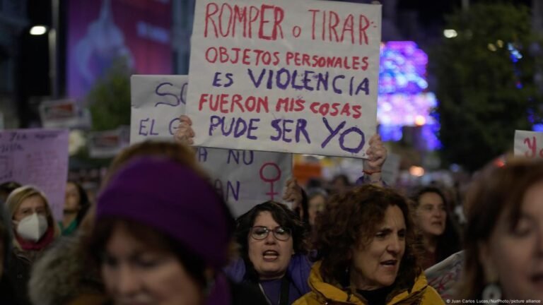 España: 20 por ciento de jóvenes no ve los golpes como violencia machista
