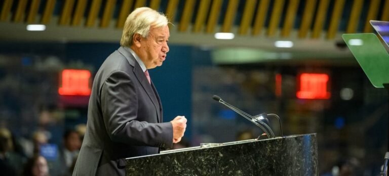 El Secretario General urge a abandonar el camino del “colapso climático” en 2025