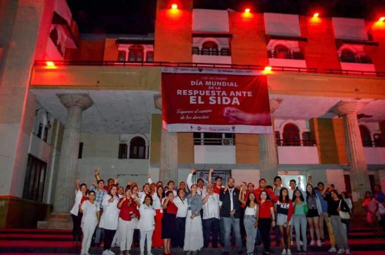 Realizan marcha del Silencio para motivar la reflexión ciudadana y Chilpancingo se une a la lucha contra el VIH, más  mujeres que hombres la padecen en la Montaña