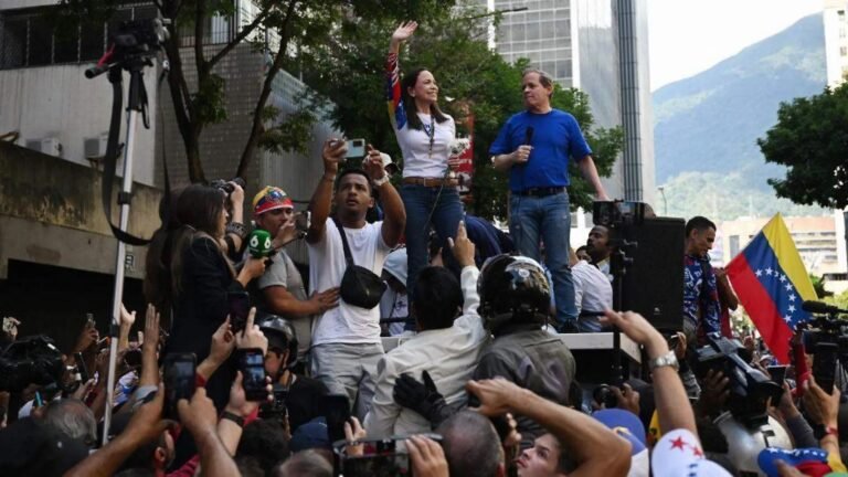 Este medio día elementos de Maduro interceptaron con disparos a la ex candidata presidencial de Venezuela cuando se retiraba de una manifestación en Chacao, Caracas. 