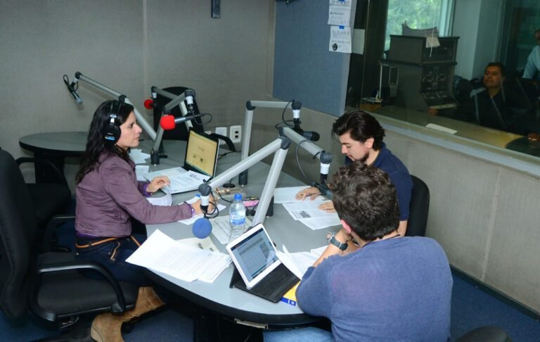 Coinciden especialistas el futuro es promisorio para la radio