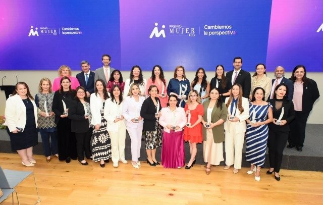 Reciben 19 mujeres el Premio Mujer Tec 2025