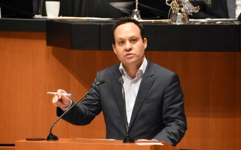 Maestras y maestros, policías, médicas y enfermeras y ellos, no acceden a aumentos salariales por reforma congelada: denuncia Movimiento Ciudadano