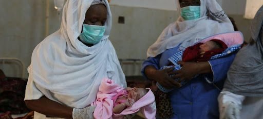 El apoyo a las matronas en países en crisis se verá drásticamente reducido por los recortes a la ayuda humanitaria