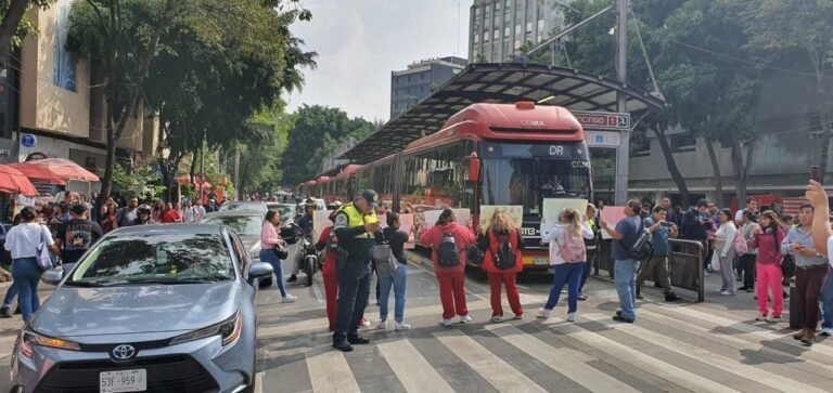 “Nos dejaron sin trabajo y sin justicia”, protesta personal médico de sanatorio