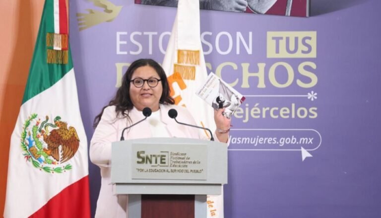 Citlalli Hernández pide a maestras a ser voluntarias de la Red de tejedoras de la patria