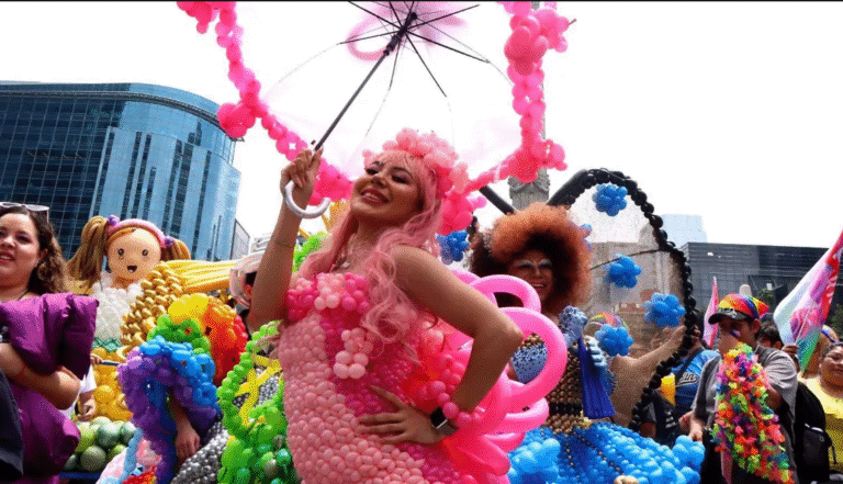Comunidad LGBTQ+ se alista para la coronación del movimiento en el Zócalo