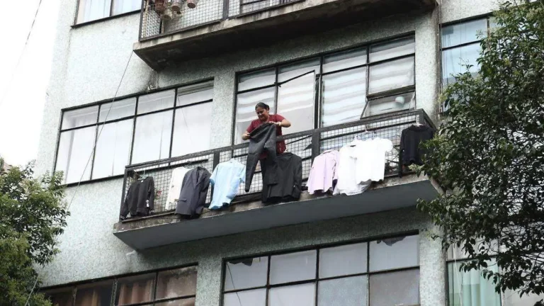 ¿Dónde se seca mi ropa? Las lluvias exhiben la crisis de vivienda en la CDMX
