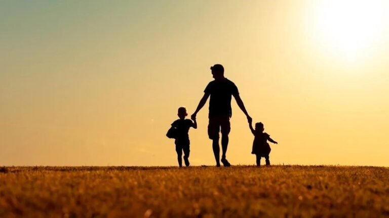 Las políticas públicas pueden ayudar a favorecer la corresponsabilidad de los hombres en la crianza de los hijos