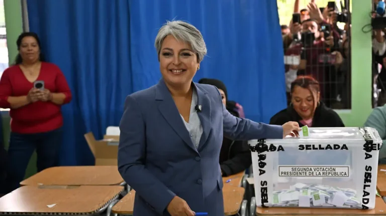 Chile elige presidente con la ultraderecha como favorita  