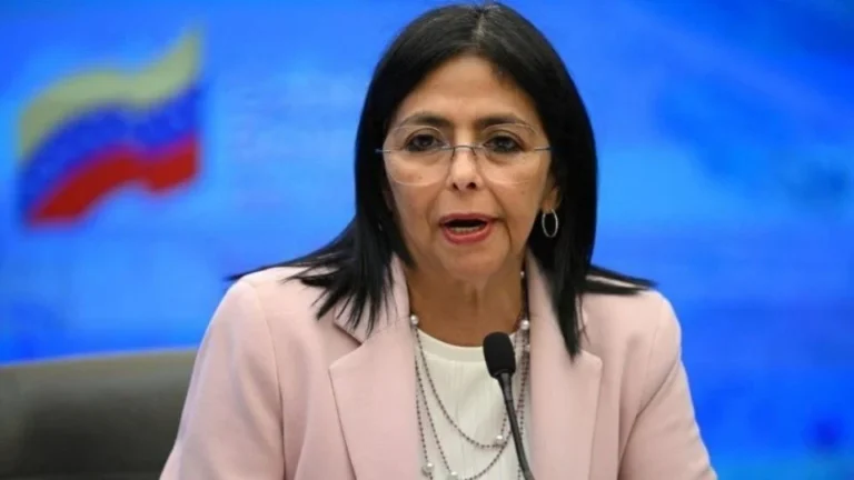 Quién es Delcy Rodríguez: la mujer que podría suceder a Maduro en Venezuela