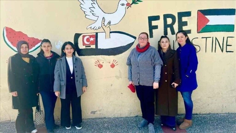 Mujeres turcas denuncian el asedio a Gaza mediante el arte