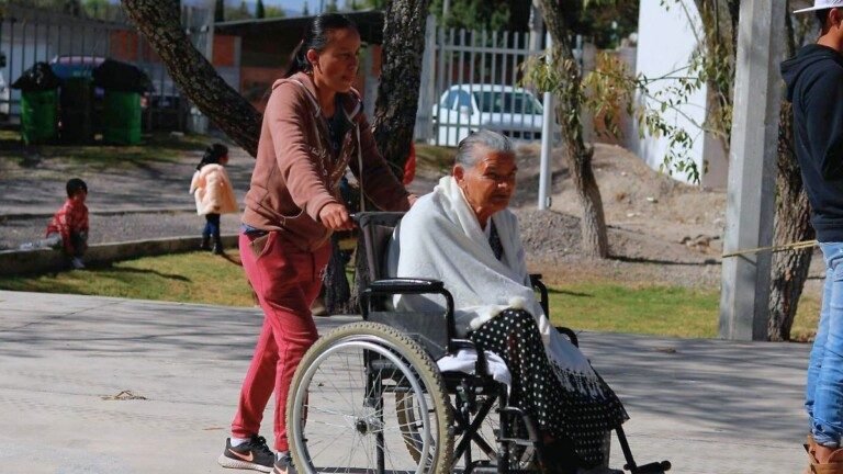 El trabajo de cuidados clave para los empleos del futuro en América Latina, el desafió mejorar la mala calidad laboral