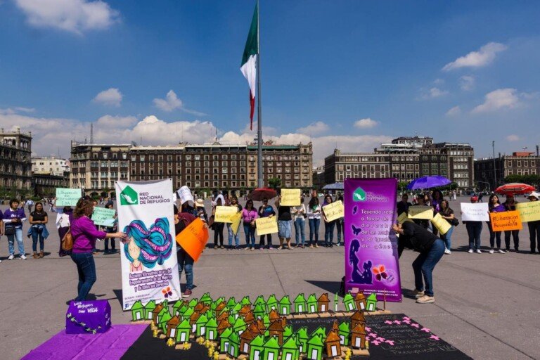 Nuevas reglas y menos recursos amenazan a los refugios para mujeres en México