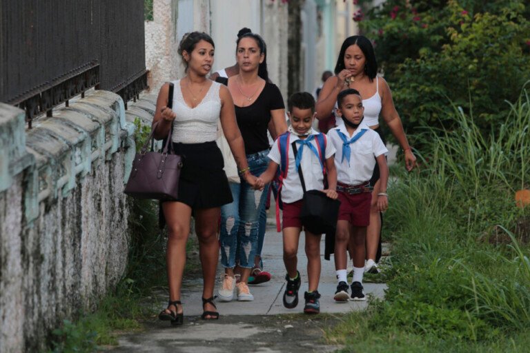 Migraciones internas en Cuba tienen rostro femenino