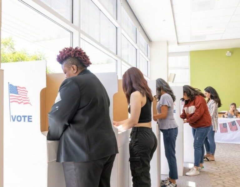 Ley electoral impulsada por Trump amenaza el voto de mujeres y personas transgénero