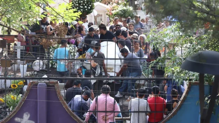 “Justicia para Edith Guadalupe”: Claman familiares y amigos en su último adiós en Iztapalapa