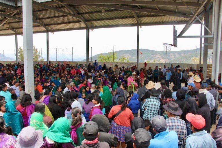 La cancha de alcozacán refugio de desplazados