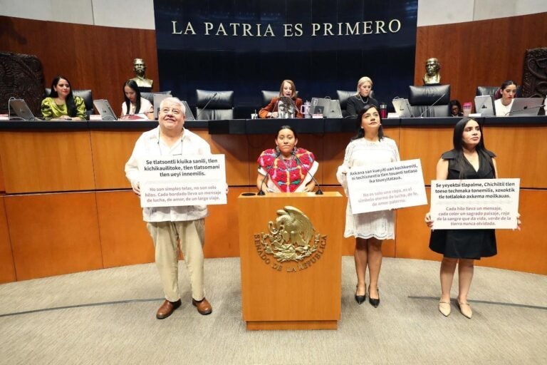 Vestimentas de los pueblos originarios, testigo de la lucha y del amor de hombres y mujeres indígenas, exponen en la Permanente