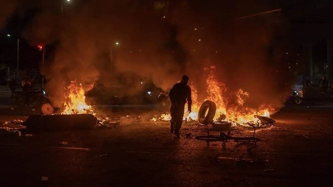 ¡Resistencia!: miles marchan contra el presidente electo de ultraderecha en Colombia